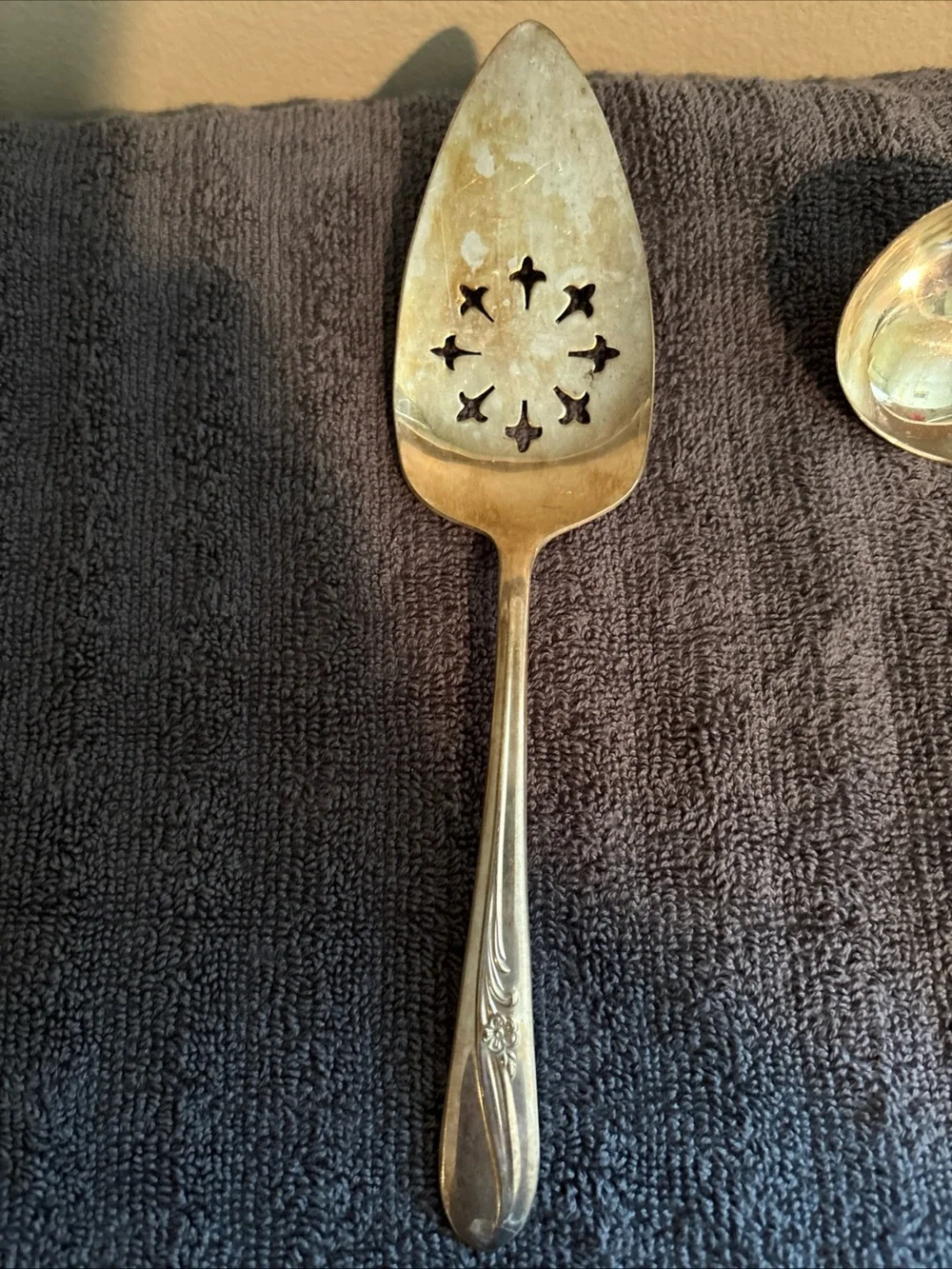 Gold-Tone 4-Piece Serving Utensil Set with Floral Detail